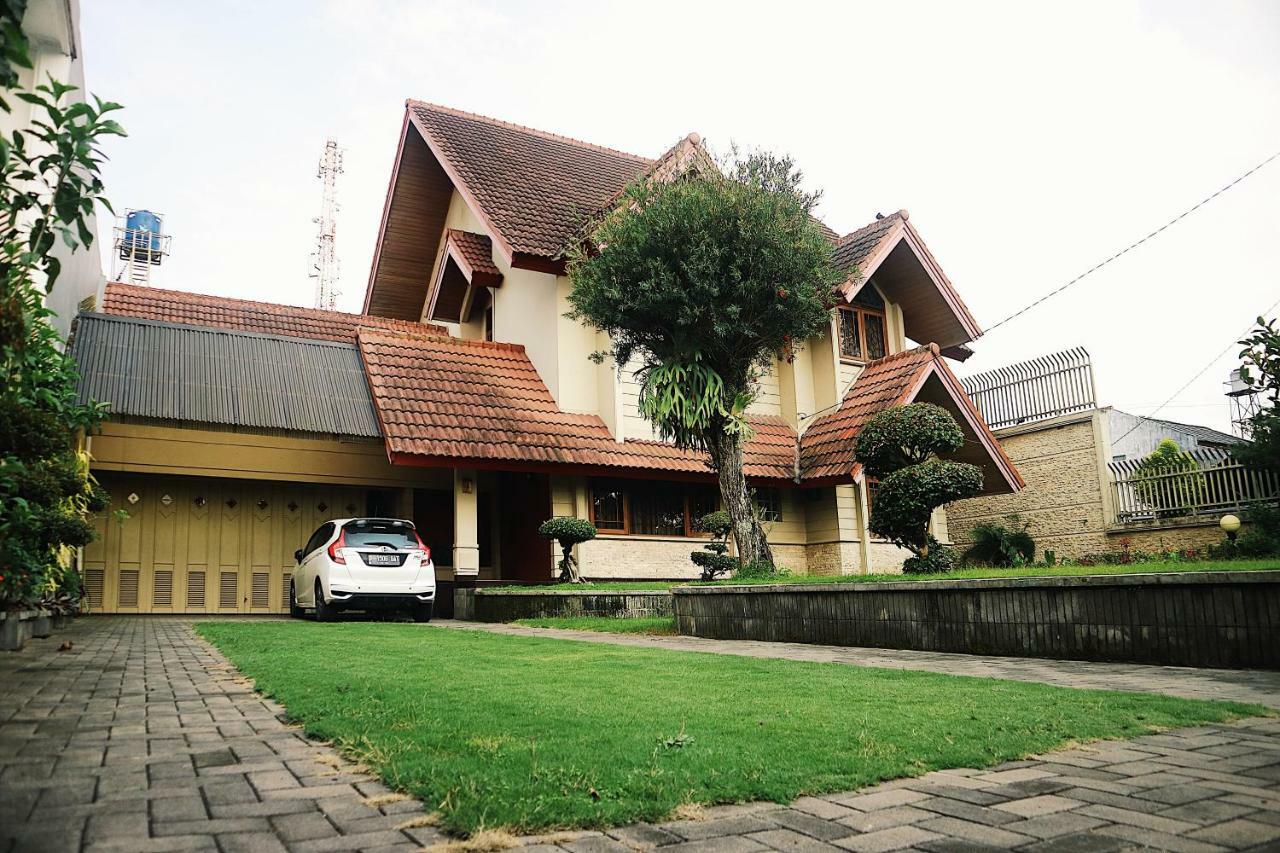 Villa Nuansa Alam Lembang Exterior photo